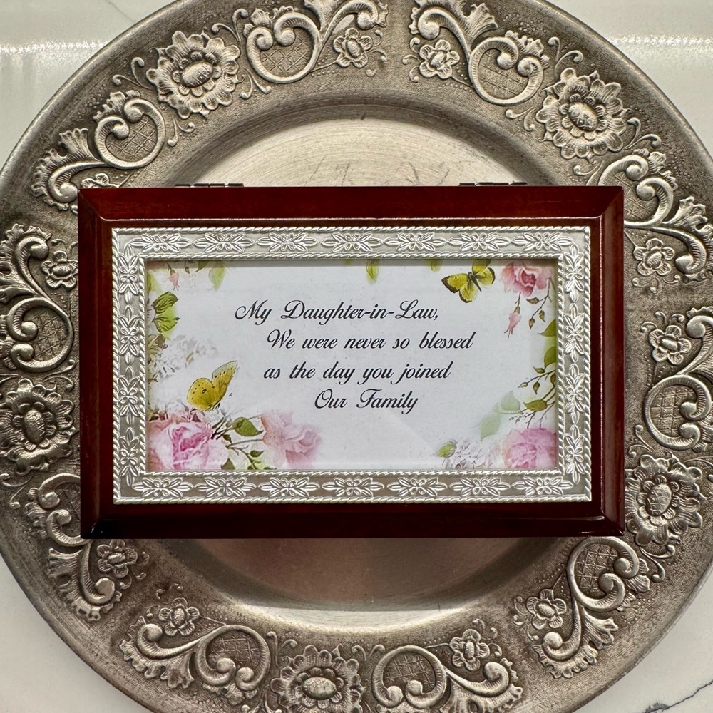 Bradford Exchange Musical Box With Key